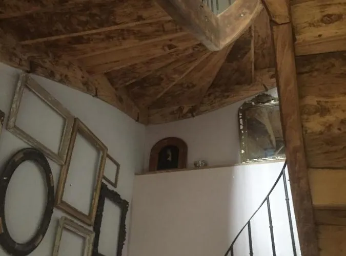 ベッド・アンド・ブレックファスト La Maison De Louis Francon